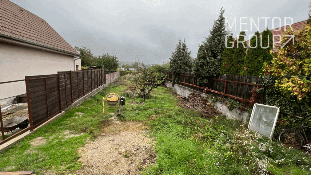 Exkluzívne ponúkame na predaj pozemok (400 m2) na výstavbu RD v obci Bodíky na juhu Slovenska