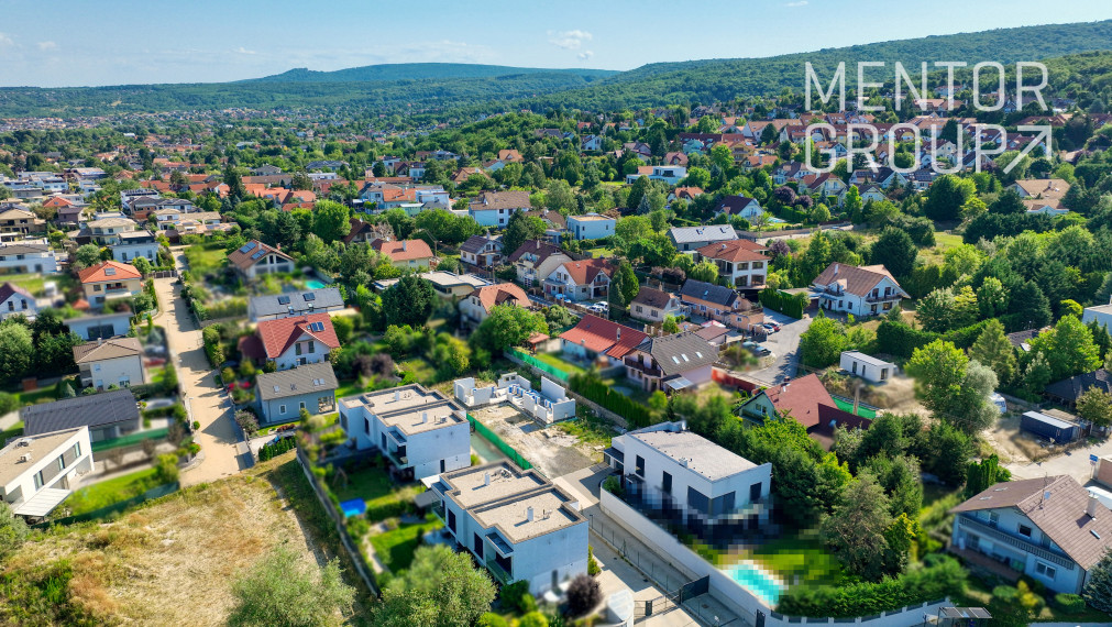 REZERVOVANÉ - Ponúkame na predaj stavebný pozemok s rozostavanou novostavbou RD v obci Záhorská Bystrica